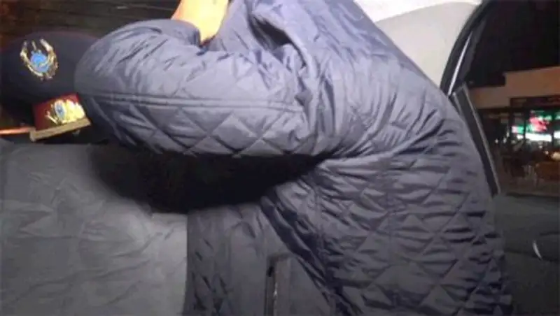 Мужчина открыл огонь по прохожим в Алматы, есть раненые