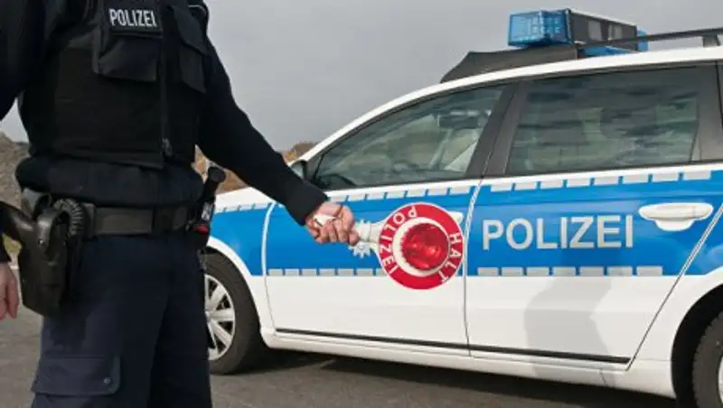 В Нижней Австрии мужчина убил родителей, ранил жену и угрожал зарезать сына