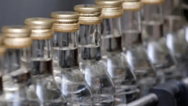 На вино-водочном заводе в Алматинской области незаконно разливали спиртное