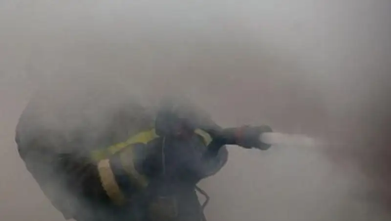 В ВКО произошел крупный пожар в спортивном комплексе