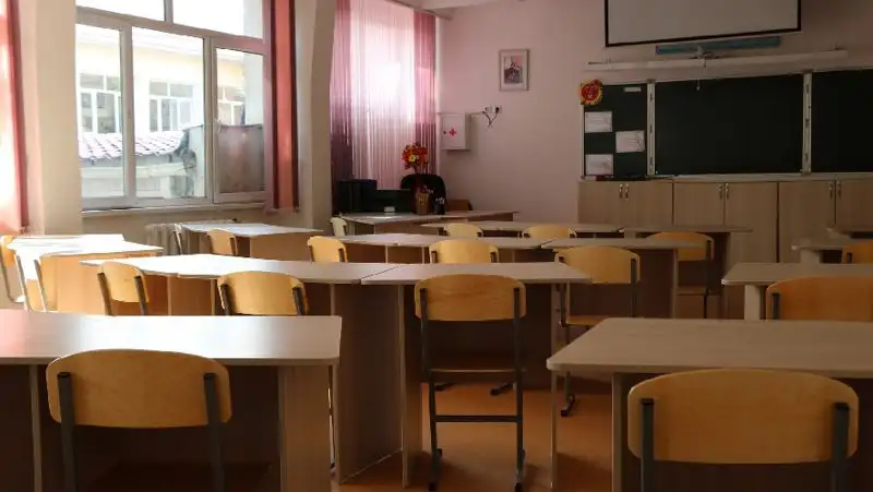 Семь школ «заминировали» в Алматы