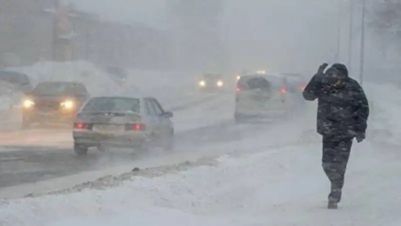 Штормовое предупреждение объявили в 11 регионах Казахстана