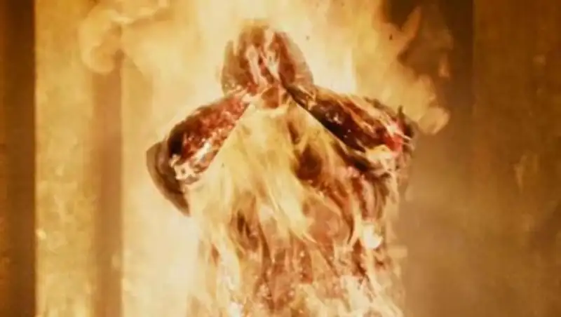 Самоподжог в Шымкенте: самоубийца - в реанимации, его родственница - в ожогах