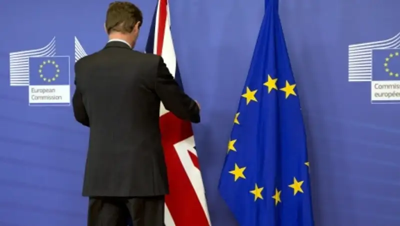 Кэмерон: Великобритания может перестать платить пособия мигрантам из ЕС после референдума