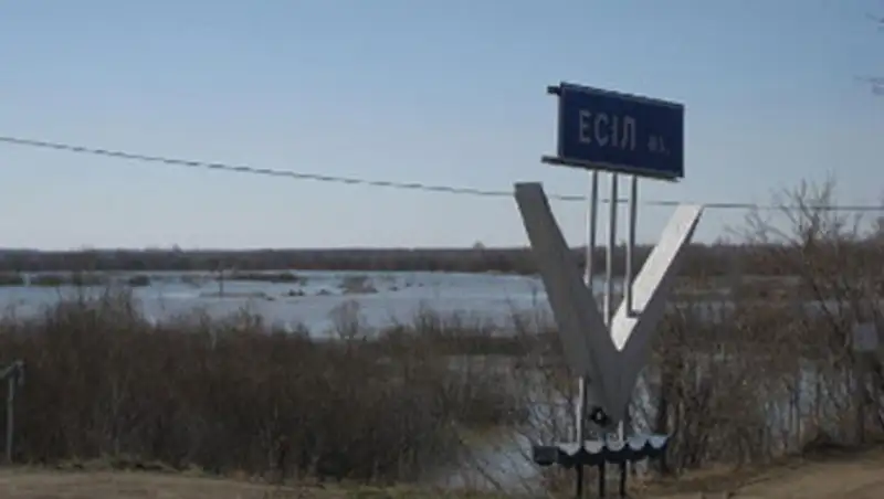 Уровень воды в реке Есиль в Петропавловске приблизился к опасной отметке