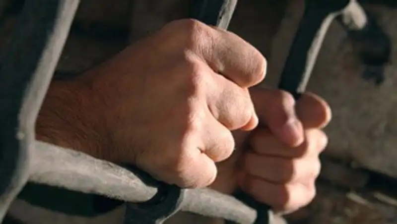 Заключенные СИЗО в Атырау вскрыли себе вены в знак протеста против побоев