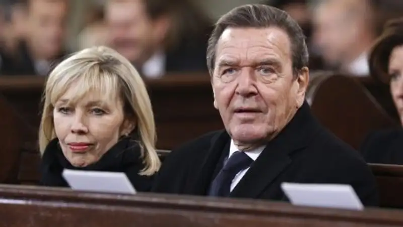 СМИ: Герхард Шредер разводится с супругой после 19 лет брака