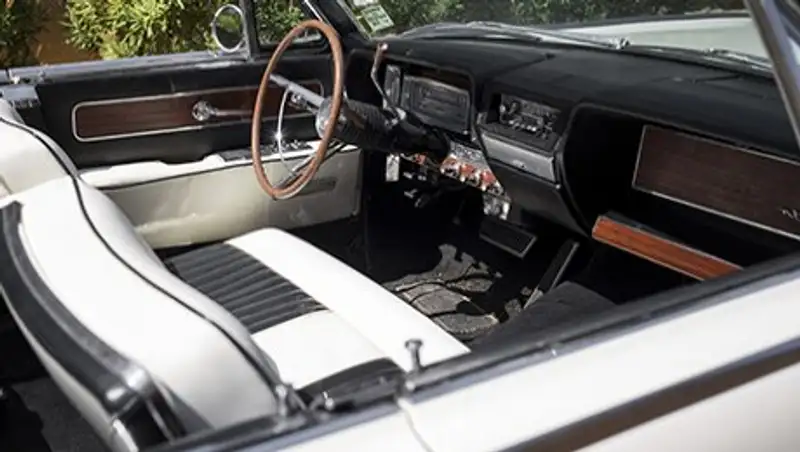 Lincoln Continental жены Кеннеди выставлен на аукцион