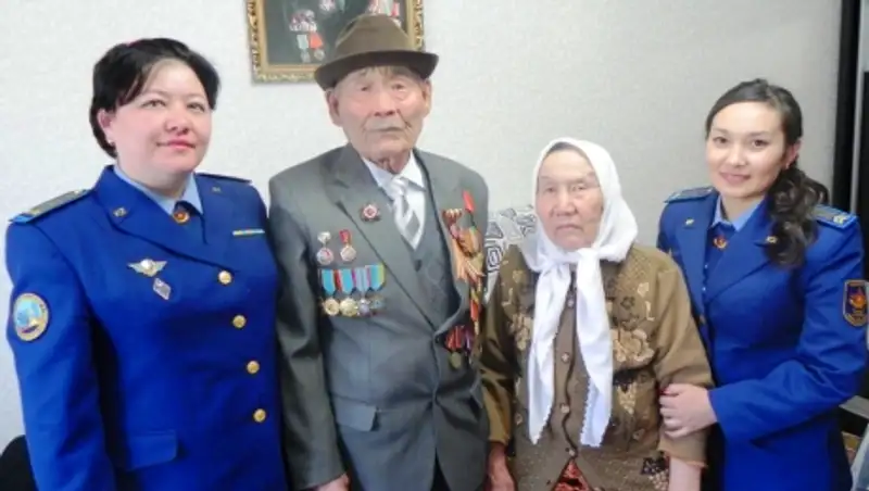 Женщины-авиаторы вручили подарки ветеранам Великой Отечественной войны