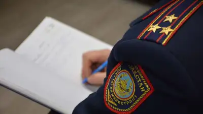 менеджер, полиция, фото - Новости Zakon.kz от 29.07.2022 17:31