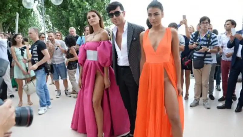 Манекенщицы в Венеции явились на фильм о Папе Римском без нижнего белья