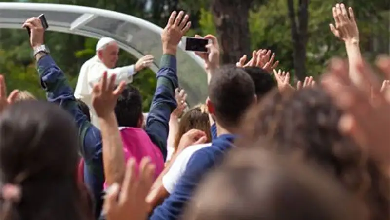 Папа Римский, побывавший в Албании, назвал неприемлемыми войны во имя Бога