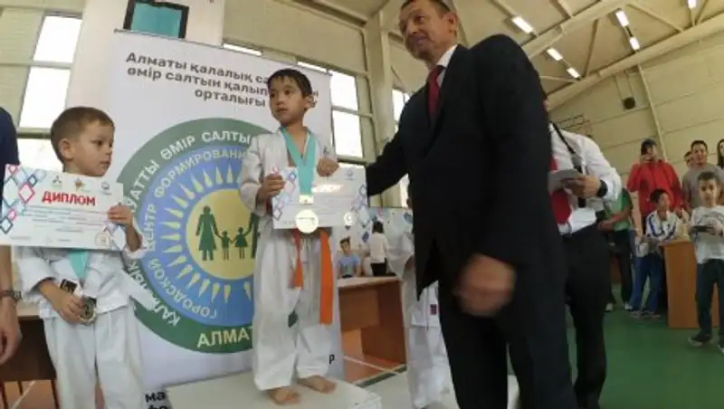 В Алматы прошло открытое первенство по «Fullcontact karate» среди детей