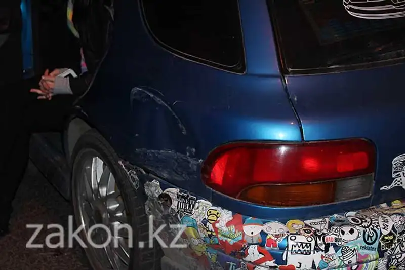 В Алматы водитель Мерседеса, совершивший ДТП, скрылся с места происшествия (фото), фото - Новости Zakon.kz от 04.11.2013 20:22