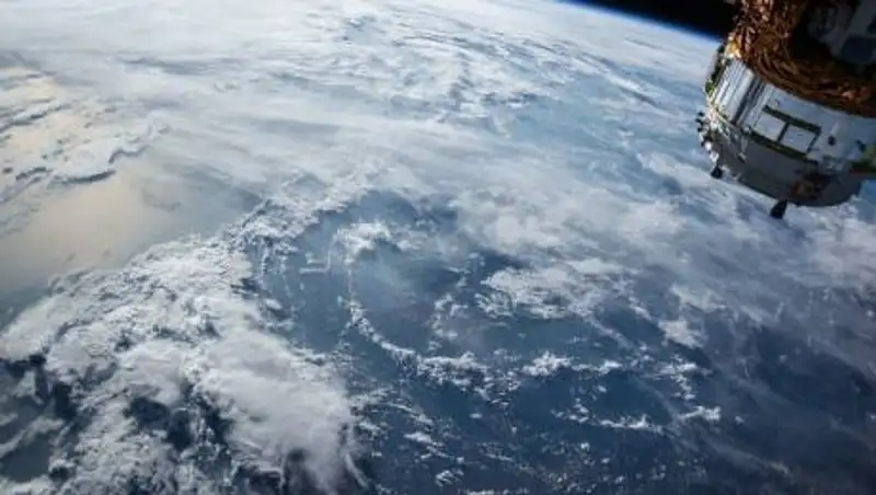 На Hot Bird освободился еще один транспондер