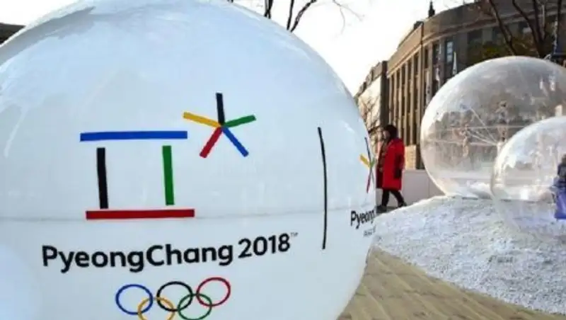 Начинаются соревнования по керлингу и прыжкам с трамплина в Пхенчхане