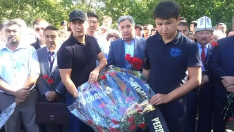 Черный понедельник: в Кыргызстане 29 августа объявлен днем траура