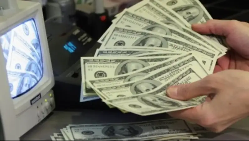 Обменные пункты не могут менять курсы валют ночью и в выходные