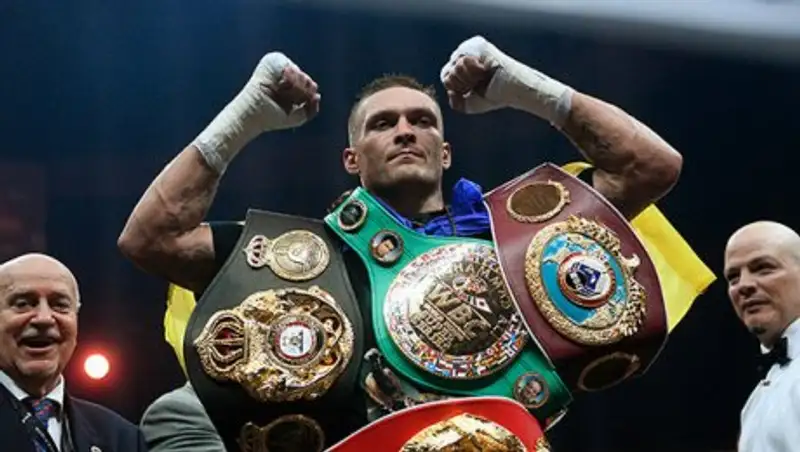 Усик защитил звание абсолютного чемпиона мира по боксу в тяжелом весе