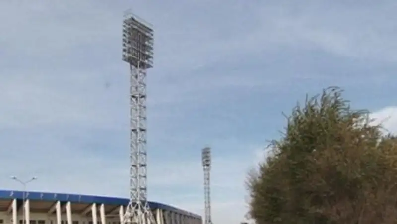 В Темиртау молодой человек пытался сброситься со световой опоры