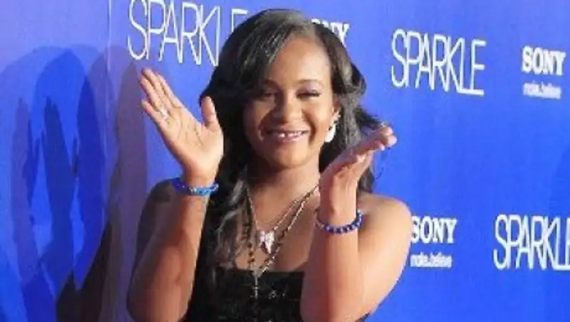 Дочь Уитни Хьюстон введена в искусственную кому