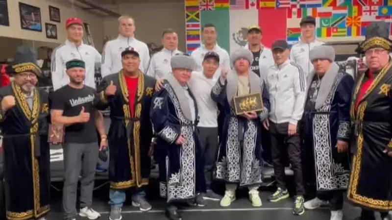 Канело поздравил казахстанцев с Наурызом