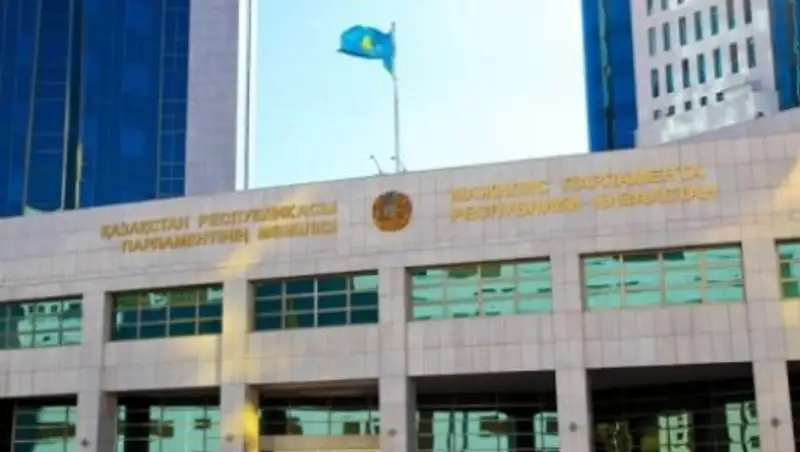 Прямая трансляция пленарного заседания Мажилиса Парламента РК