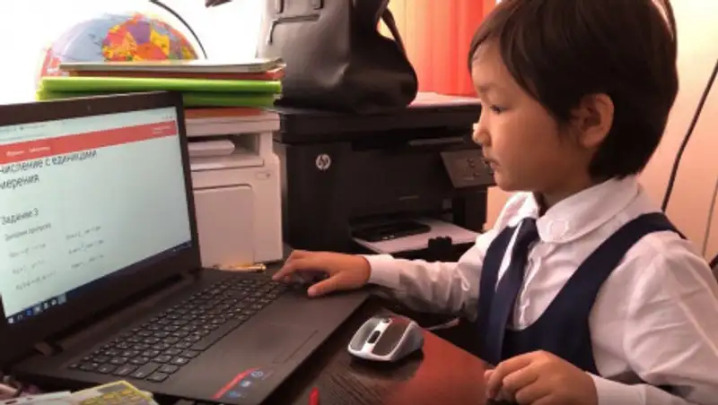 МОН изменил требования к обязательной школьной форме