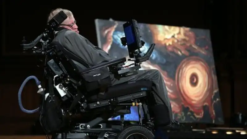Стивен Хокинг назвал нынешнее время самым опасным для планеты