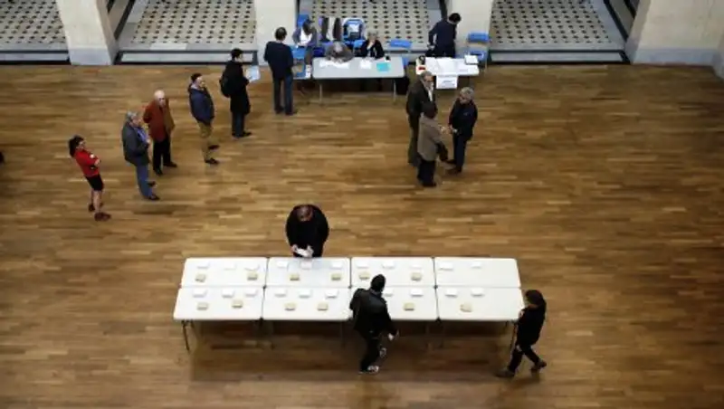 На выборах во Франции проголосовало 28,54% избирателей