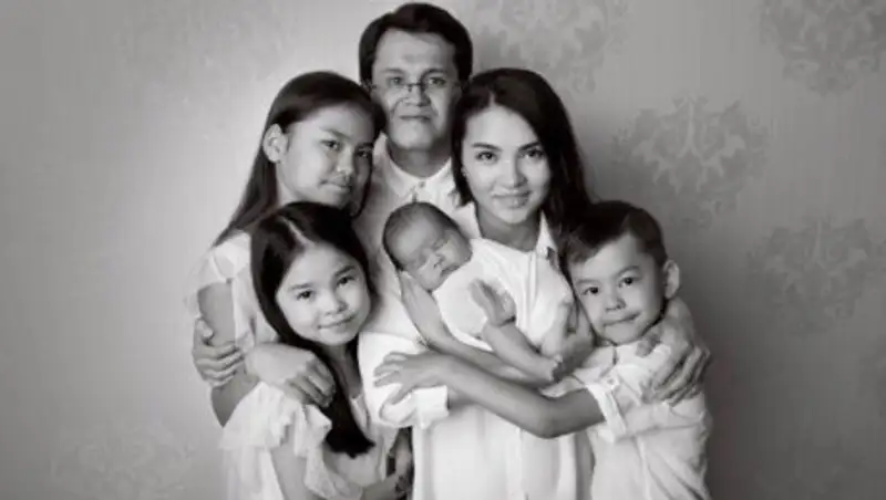 Багдат Мусин опубликовал трогательное фото семьи