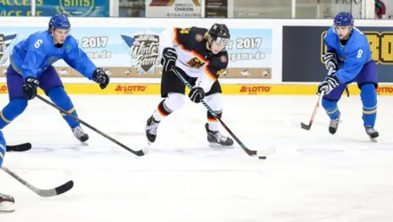 Казахстанская "молодежка" обыграла Германию на старте ЧМ-2018 по хоккею