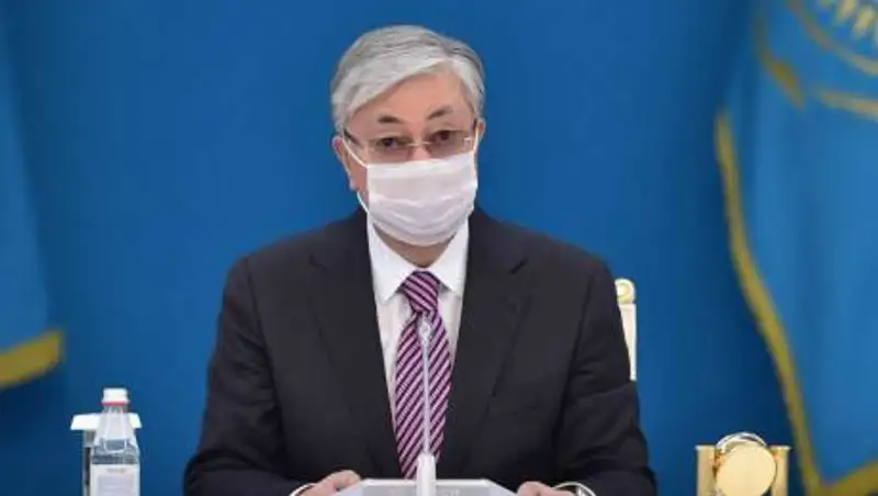 Токаев обеспокоен тем, что казахстанские школьники мало читают