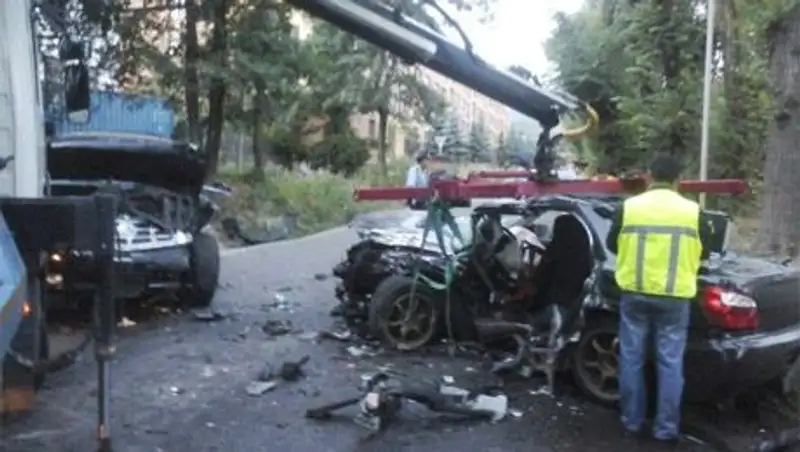 В Алматы похоронили погибшую в ДТП молодую пару