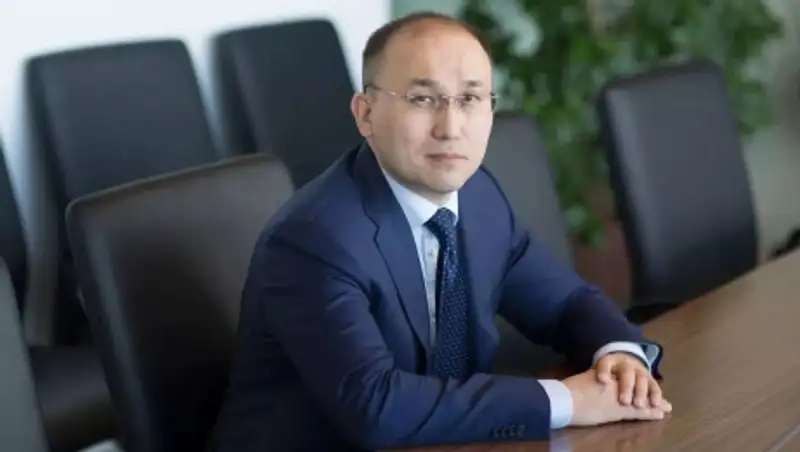 Даурен Абаев призвал поддержать врачей