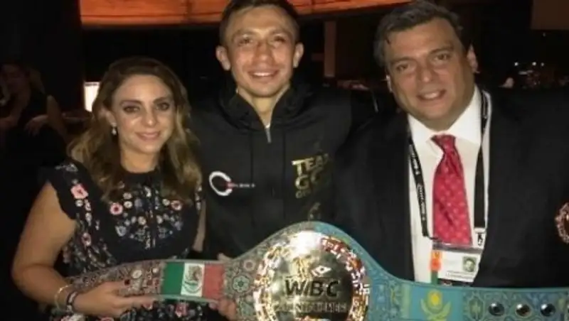 Геннадию Головкину вручили специальный пояс WBC