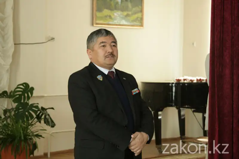 В алматинской школе провели торжественное мероприятие для воинов-афганцев В алматинской школе провели торжественное мероприятие для воинов-афганцев, фото - Новости Zakon.kz от 22.02.2013 21:06