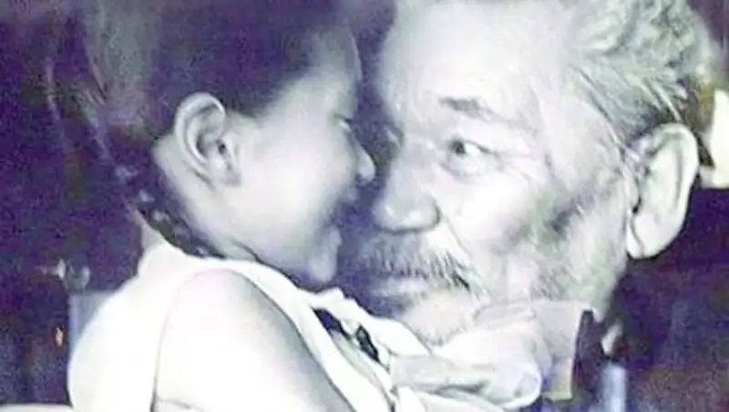 Батыр Бауыржан Момышұлын елжіреткен балдырған кім?