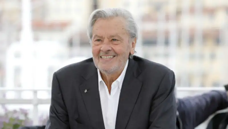 Ален Делон госпитализирован