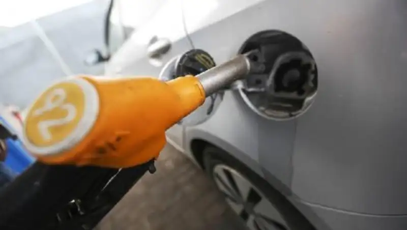 Бозумбаев: предпосылок для роста цен на бензин в Казахстане нет