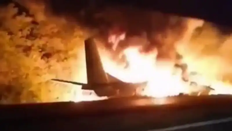 Под Харьковом разбился военный самолет