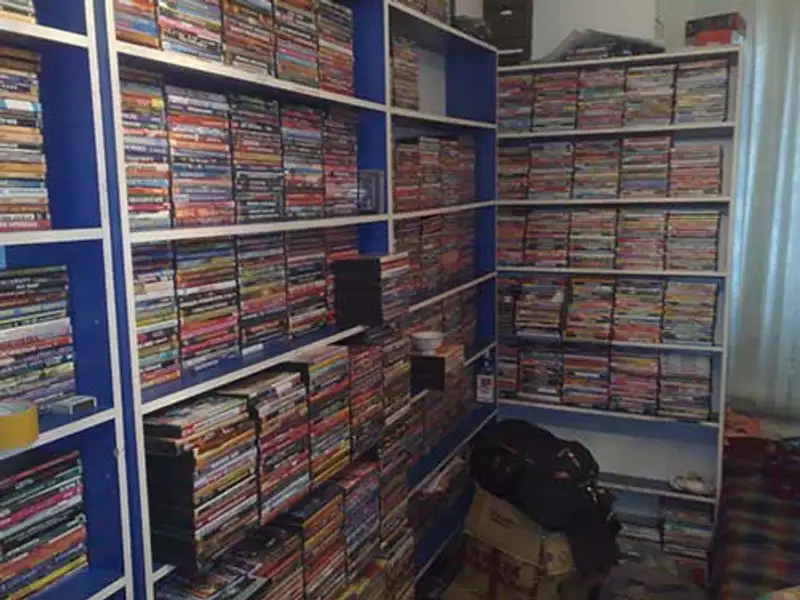 Точку оптовой продажи контрафактных дисков выявили в Алматы (фото), фото - Новости Zakon.kz от 18.11.2013 23:09