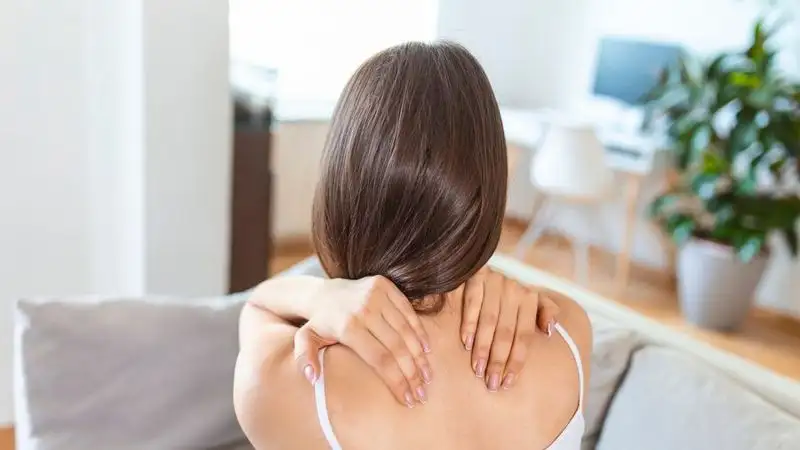 Как подправить осанку, рассказала врач