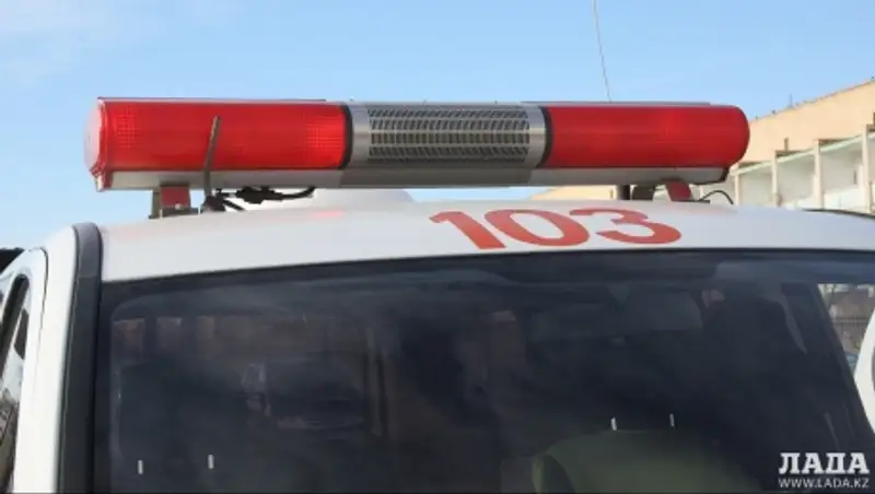 Женщина и ее двое детей получили тяжелые травмы в дорожной аварии в Мангистау