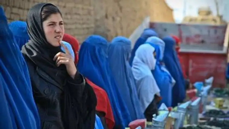 Британский спецназ бежал из Афганистана в женских платьях