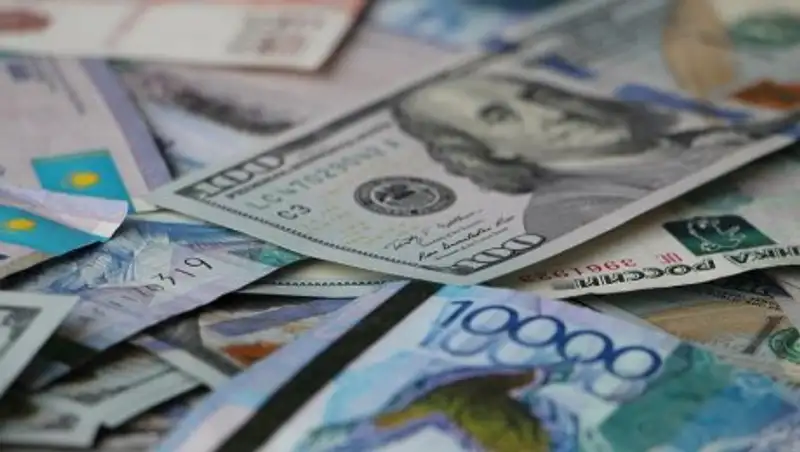 Тенге продолжает удерживаться на позиции