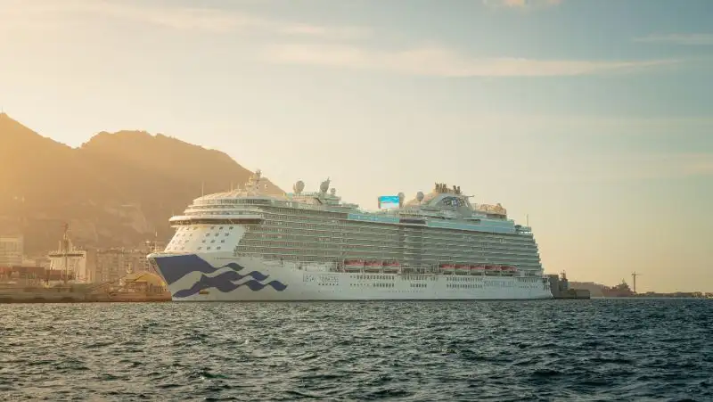 Круизный лайнер привез в Сидней 800 пассажиров, заразившихся COVID-19