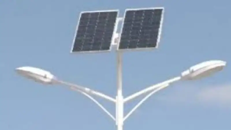 А&#1179;тауда жаяу ж&#1199;ргіншілер жолына к&#1199;н батареясынан &#1179;уат алатын шамдар орнатады