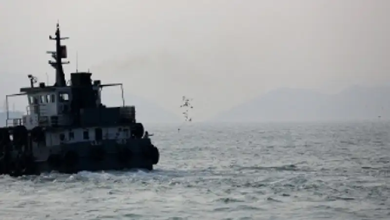 На месте крушения теплохода на реке Янцзы найдено тело первого погибшего