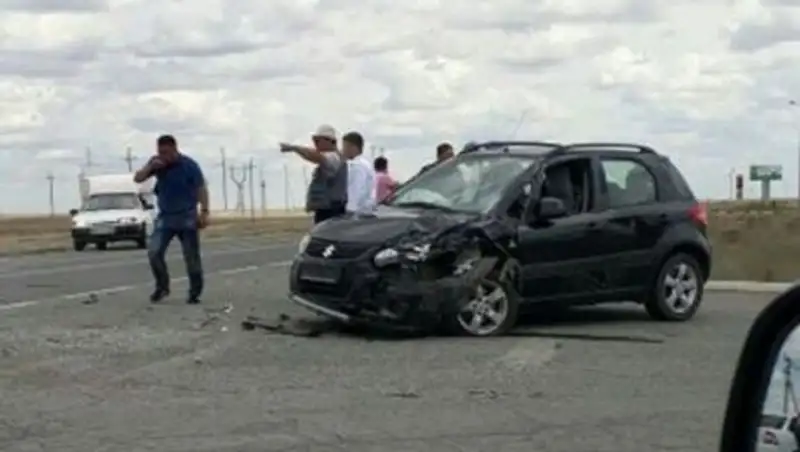 В Атырау столкнулись сразу три автомобиля